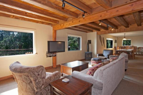 Pioneer Lake View- 4BR Easy Walk to Town Private Hot Tub - Sleeps 11